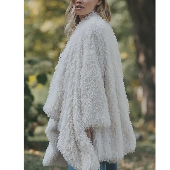 Daily Practice Jackets & Blazers - Faux-Fur Daily Practice
by Anthropologie Jacket
NWOT
COLOR- Natural White